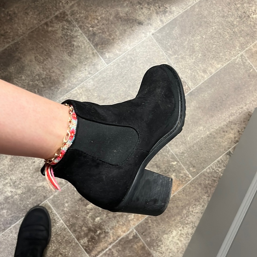 Super cute black booties